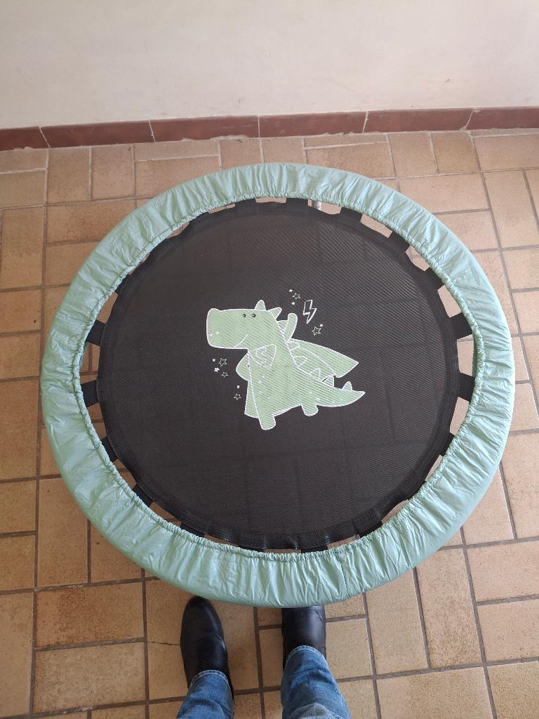 trampoline enfant, Enfants & Bébés, Jouets | Extérieur | Trampolines, Enlèvement, Utilisé