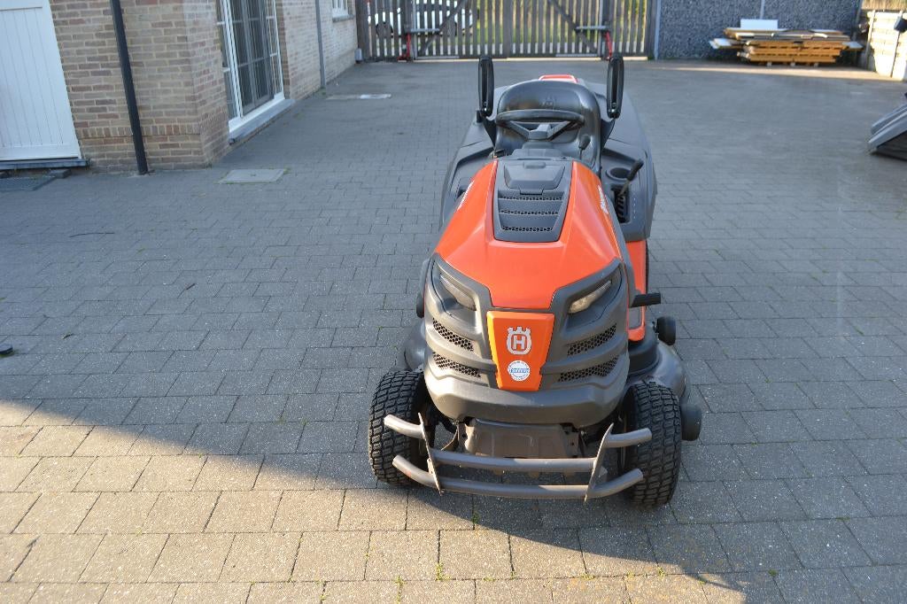 Husqvarna TC 342 T, Tuin en Terras, Ophalen, Zo goed als nieuw, Opvangbak, 90 tot 120 cm
