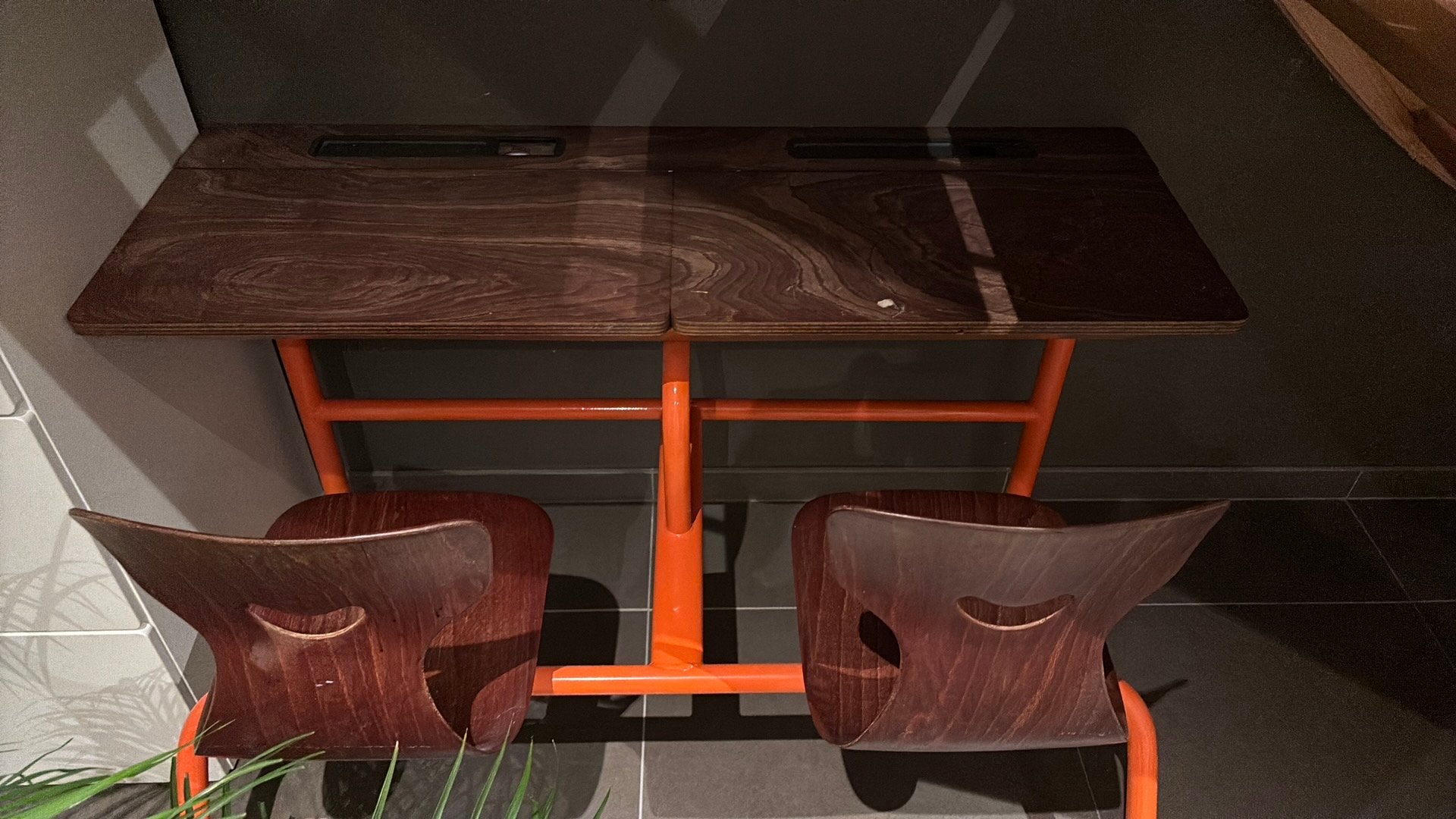 Vintage dubbele schoolbank met 2 stoelen – retro, Ophalen, Opbergruimte, Gebruikt, Kinderbureau