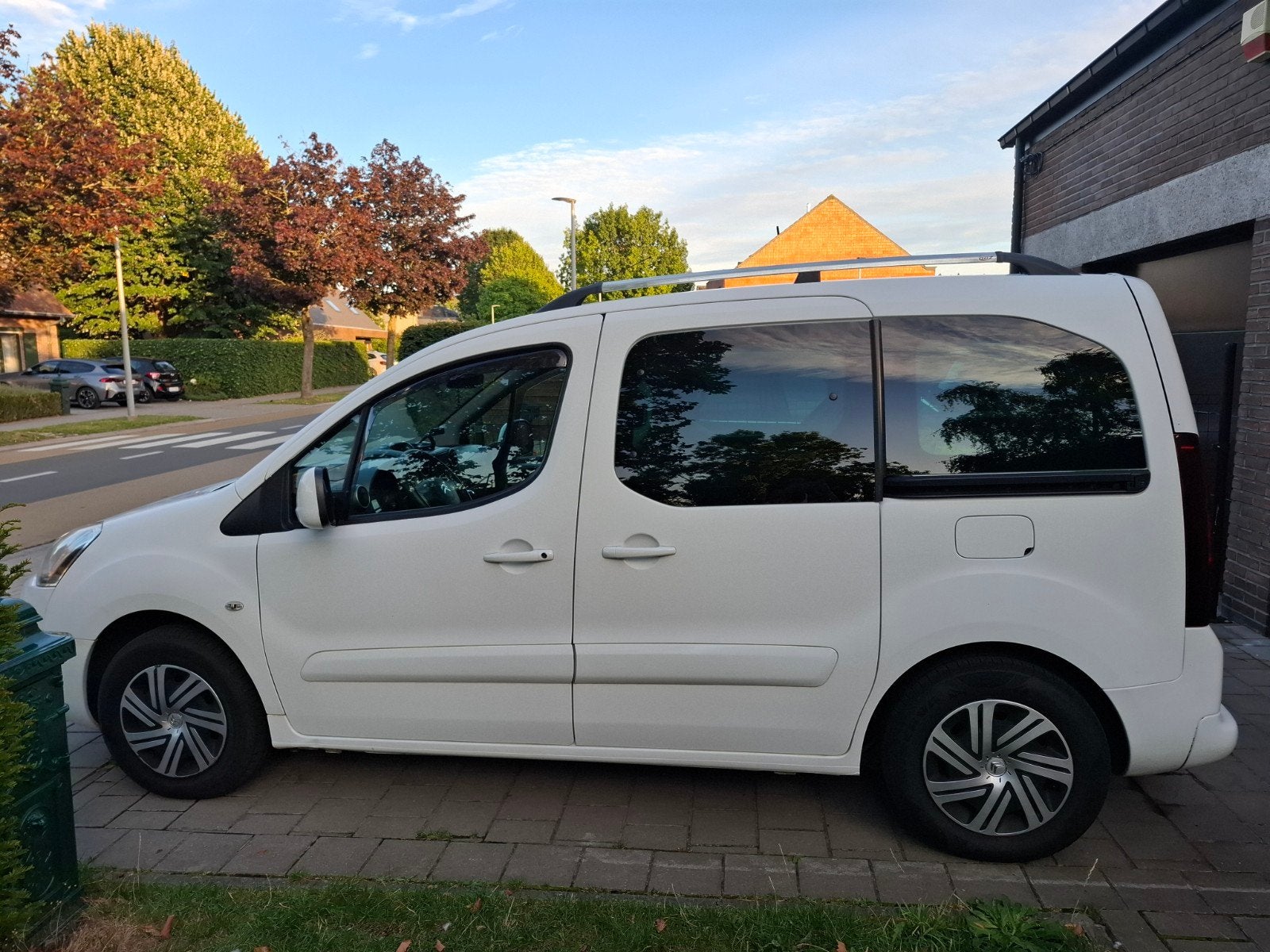 citroen berlingo 2016 model euro 6, Voorwielaandrijving, Adaptive Cruise Control, Stof, Wit