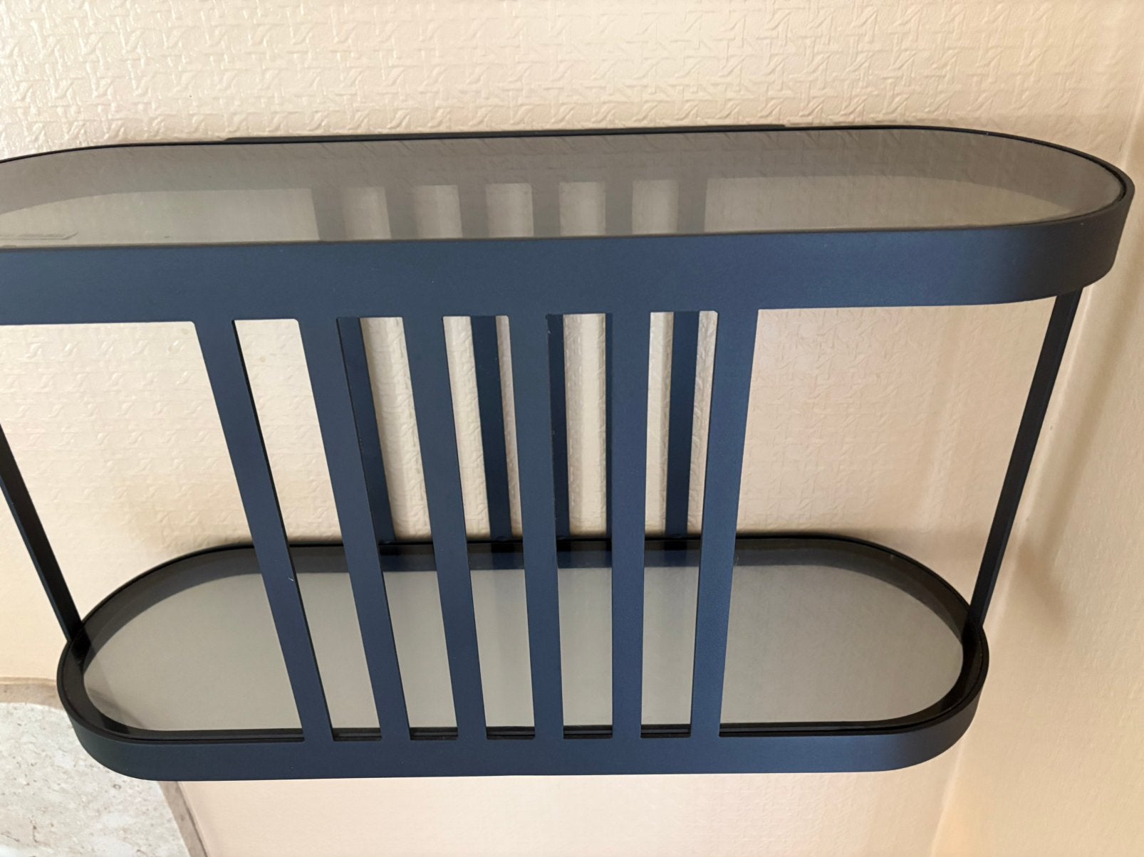 Design metalen wandrekje, Ophalen, Zo goed als nieuw