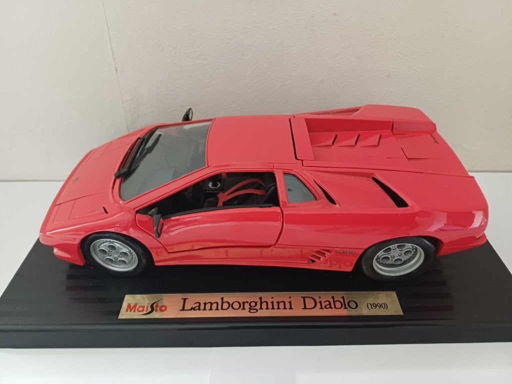model auto lamborghini diablo 1990 schaal 1/18 in nieuwstaat, Hobby en Vrije tijd, Modelauto's | 1:18, Ophalen, Zo goed als nieuw