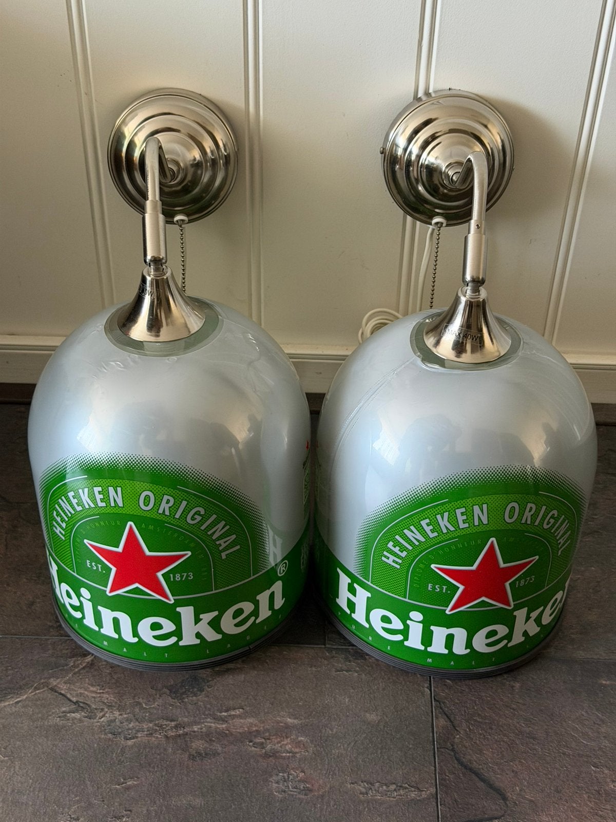 Te koop 2 Heineken wandlampen compleet Met lampen, Ophalen of Verzenden, Heineken