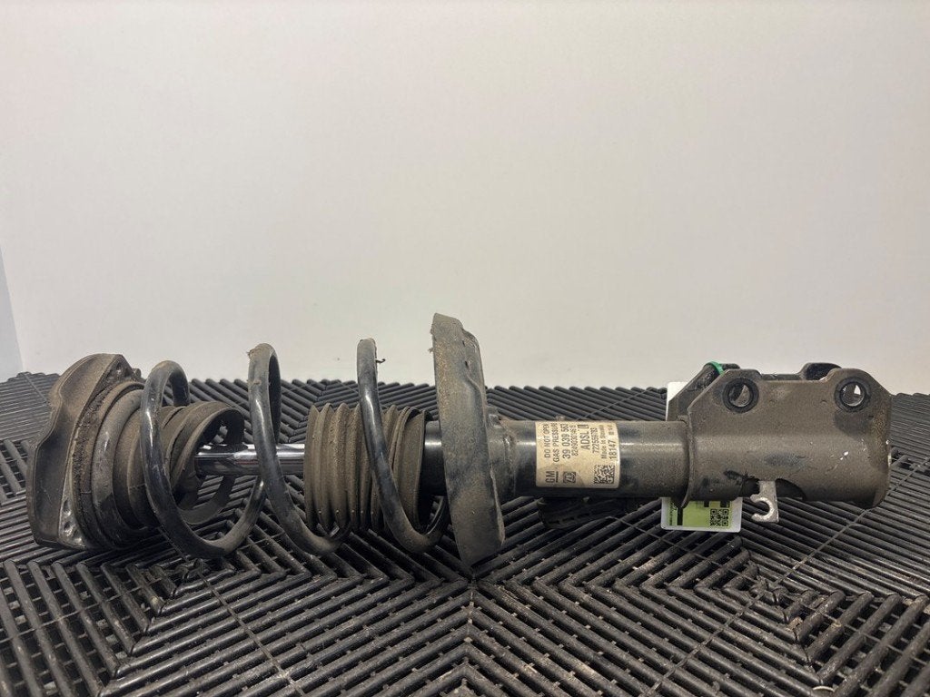 AMORTISSEUR OU ABSORBEUR DE CHOC AVANT GAUCHE Opel Astra K, Autos : Pièces & Accessoires, Opel, Opel Automobile GmbH, Utilisé