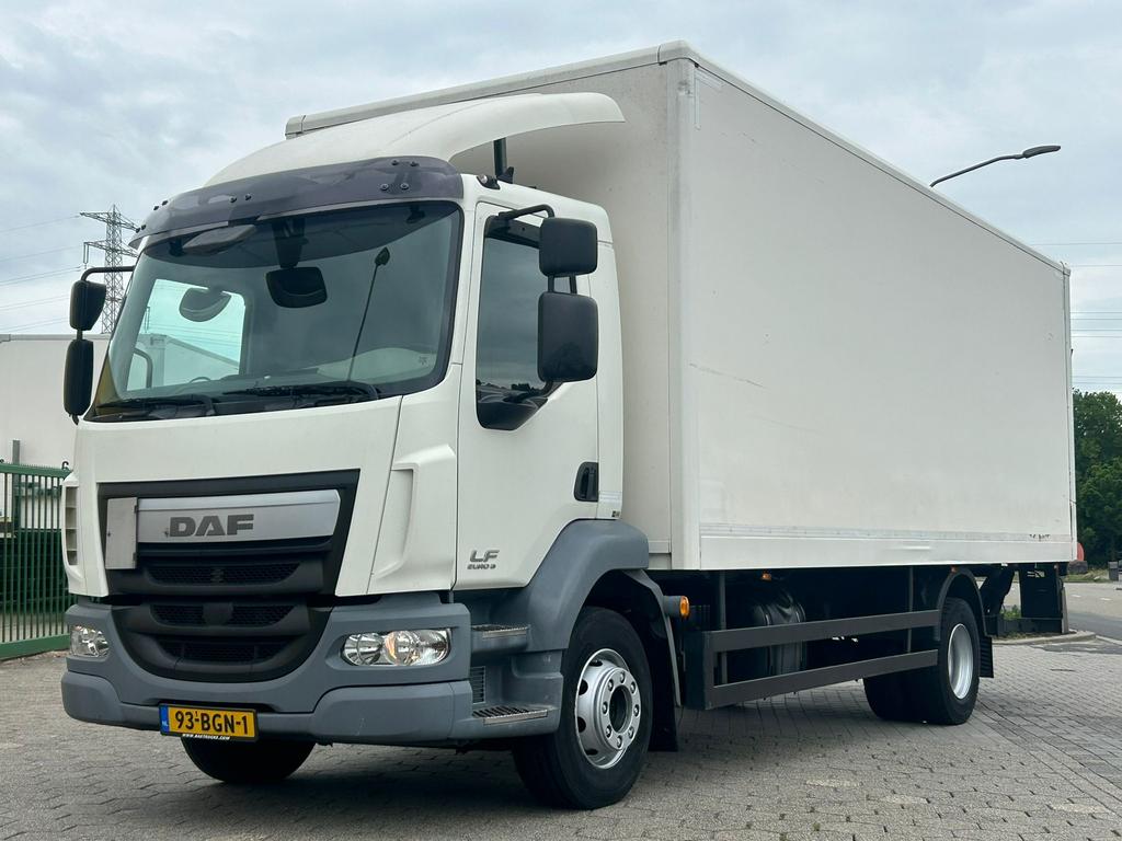 Te huur €575/week! Vrachtwagens met laadklep, Auto's, Vrachtwagens, Particulier, 360° camera, 4x4, Aangepast voor mindervaliden