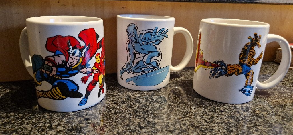 3 Tasses " Super héros MARVEL" (Vente à la pièce ou en lot)., Collections, Enlèvement ou Envoi, Super héros, Neuf, Ustensile