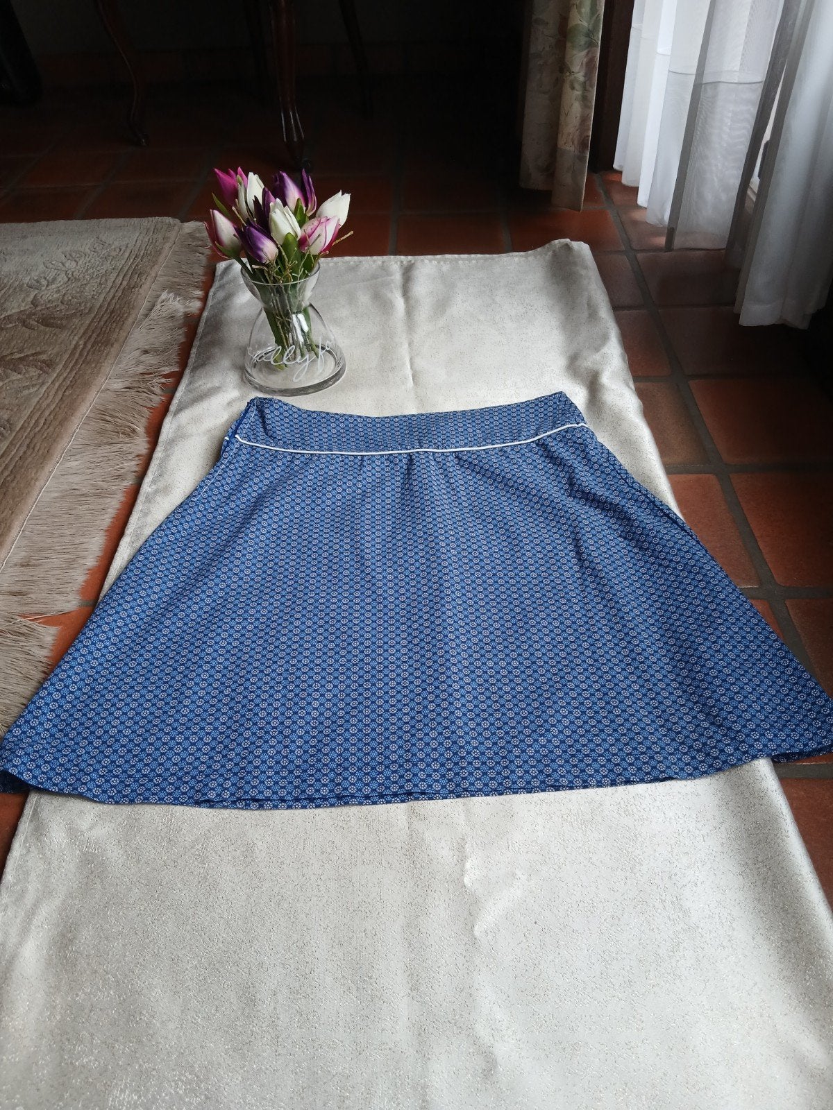Blauwe gevoerde rok – taille 40 cm – mooie staat, Enlèvement ou Envoi, Blanc