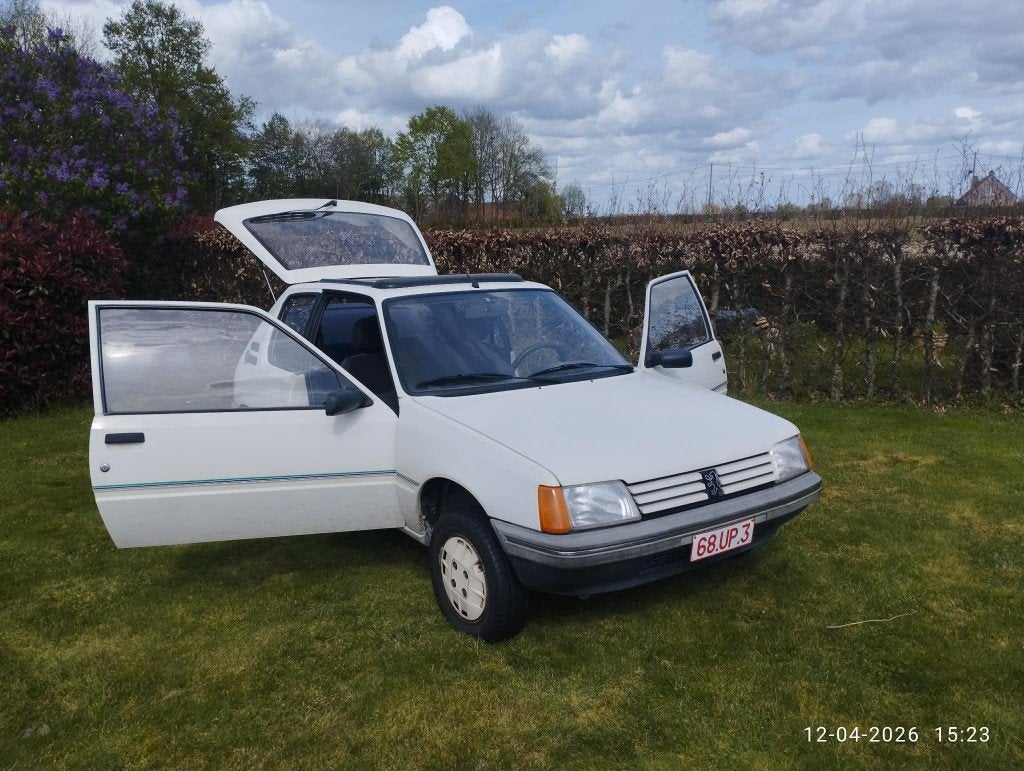 peugeot 205, Voorwielaandrijving, Stof, Wit, Handgeschakeld
