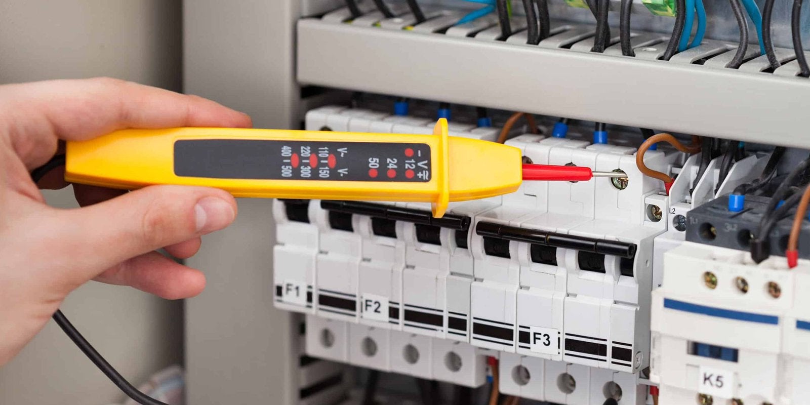 Votre électricien pour tous les travaux, petits ou grands, Services & Professionnels, Service 24h/24