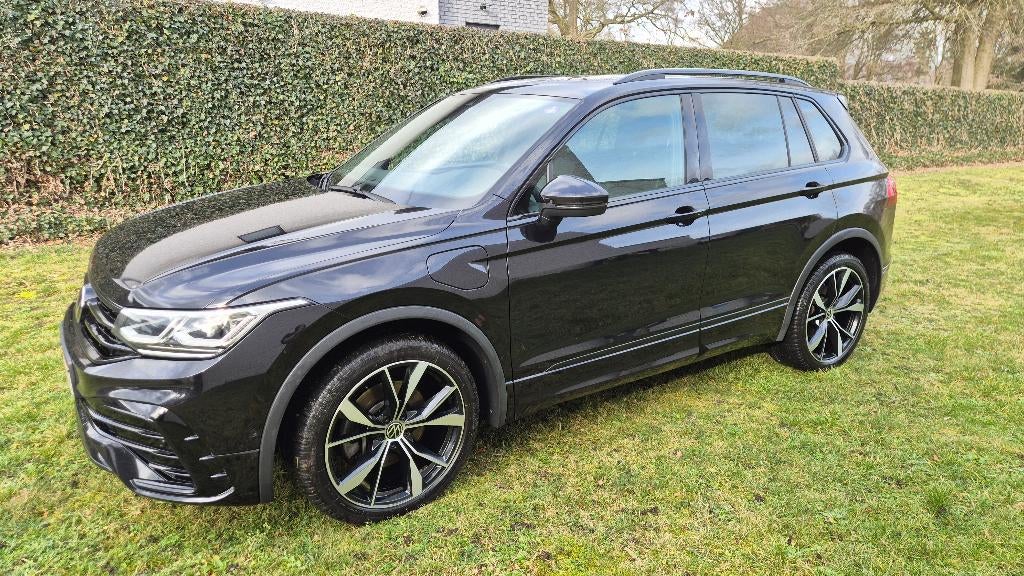 VW Tiguan R-Line, Zwart, Leder, 5 deurs, SUV of Terreinwagen