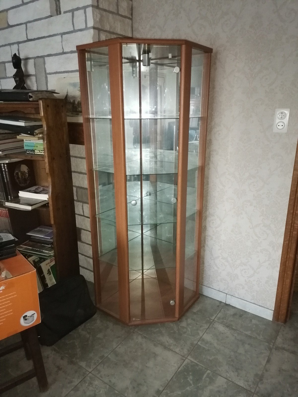 Vitrine d'éclairage en verre, Maison & Meubles, Armoires | Vitrines, Avec porte(s), Comme neuf, Verre, 50 à 100 cm