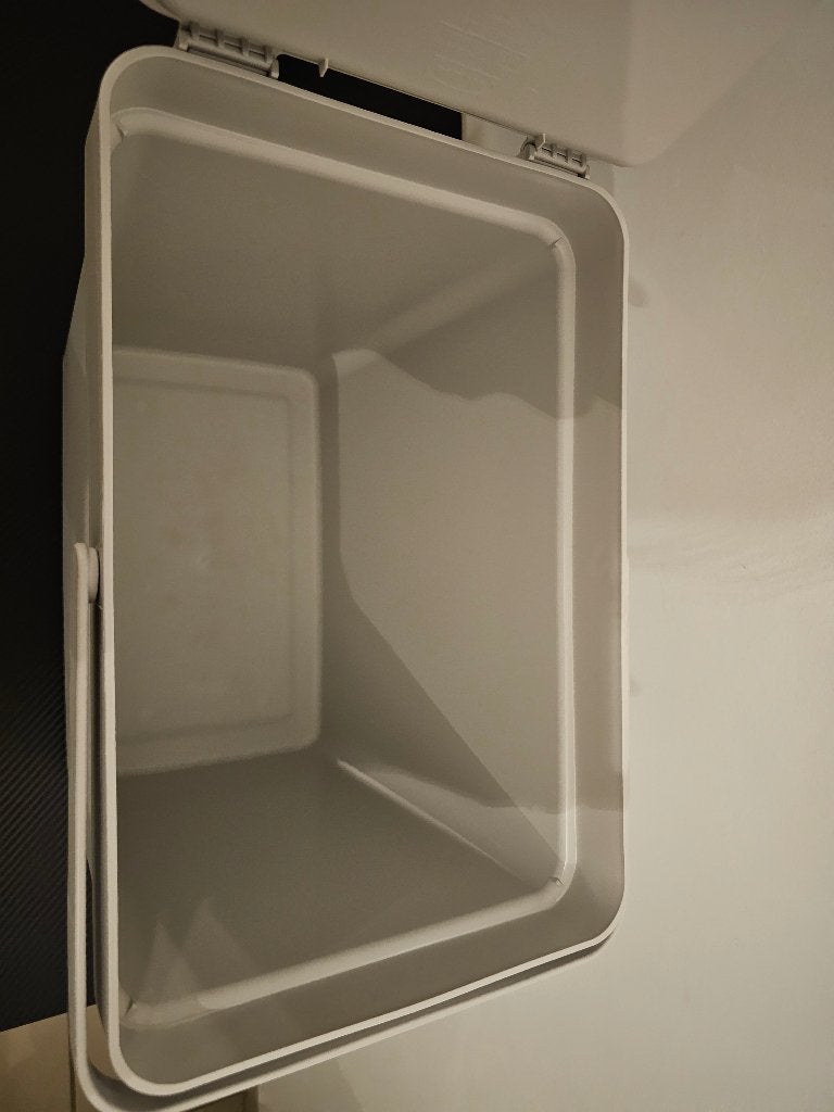 IKEA Hallbar bin with lid 22l - 5€ - Poubelle, Maison & Meubles, Accessoires pour la Maison | Poubelles, Enlèvement, Comme neuf
