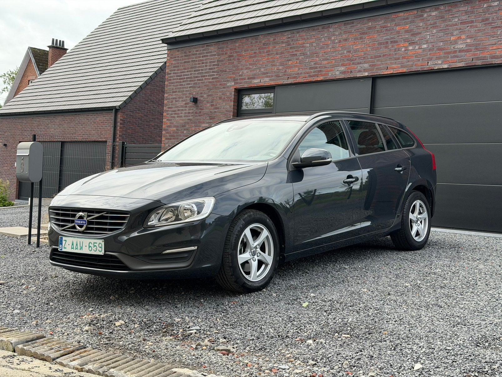 Volvo V60 1.6 diesel automaat, 83.000 km, 2015 bouwjaar, Euro 5, Monovolume, Zilver of Grijs, Te koop