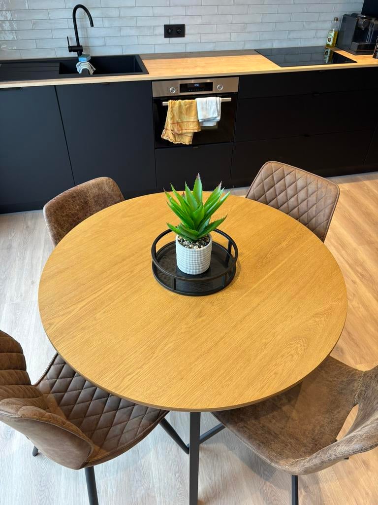 Tafel + stoelen, Ophalen, Zo goed als nieuw