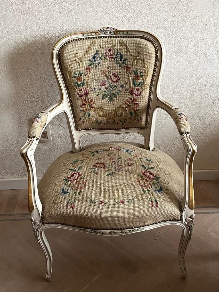 Antieke armstoel in Louis XV stijl, Antiek en Kunst, Antiek | Meubels | Stoelen en Sofa's, Ophalen