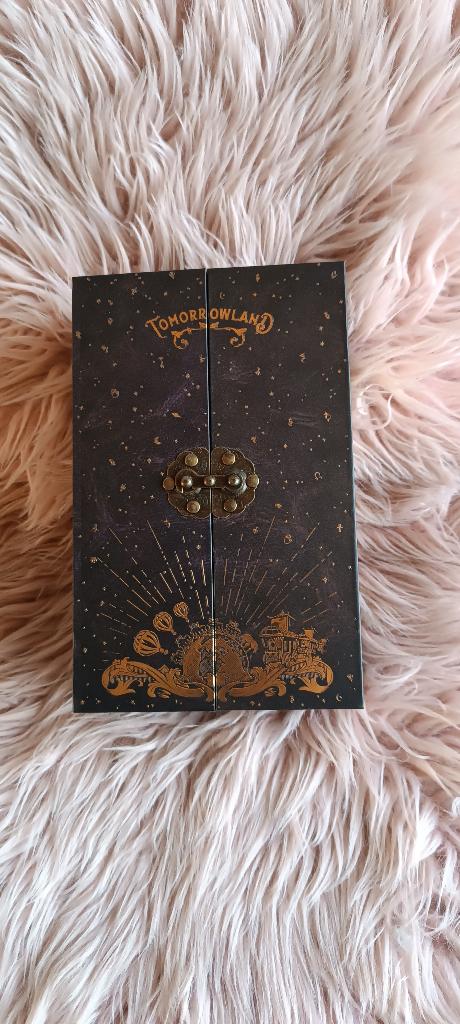 Tomorrowland Amicorum Spectaculum Deluxe Box Set 2017, Tickets en Kaartjes, Eén persoon, Meerdaags