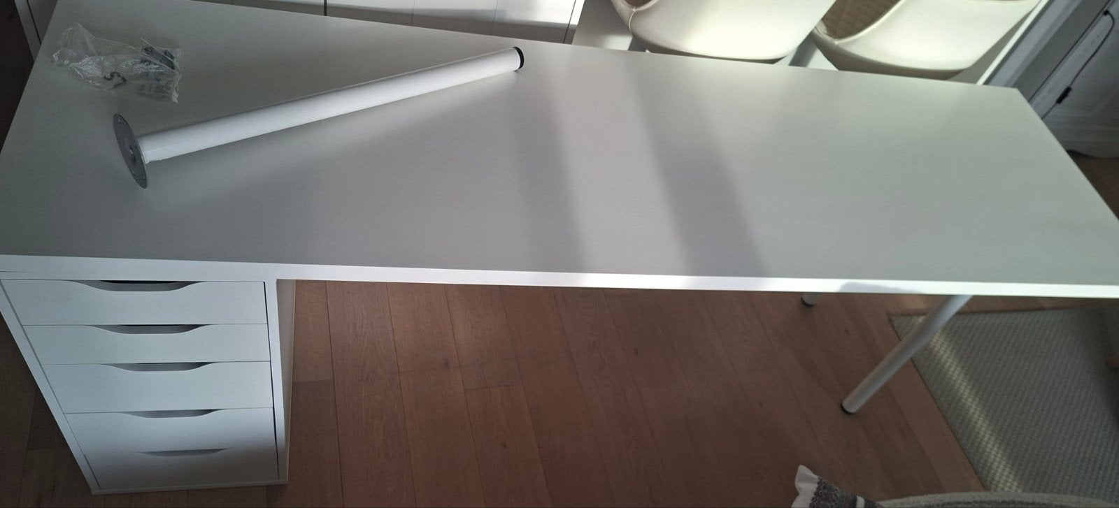 Plateau de table blanc, bureau Lagkapten avec meuble à tiroi, Enlèvement