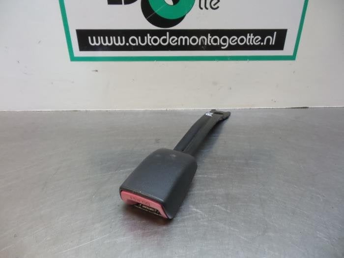 Insertion ceinture de sécurité avant droite d'un Peugeot 1, -, 3 mois de garantie, Utilisé, -