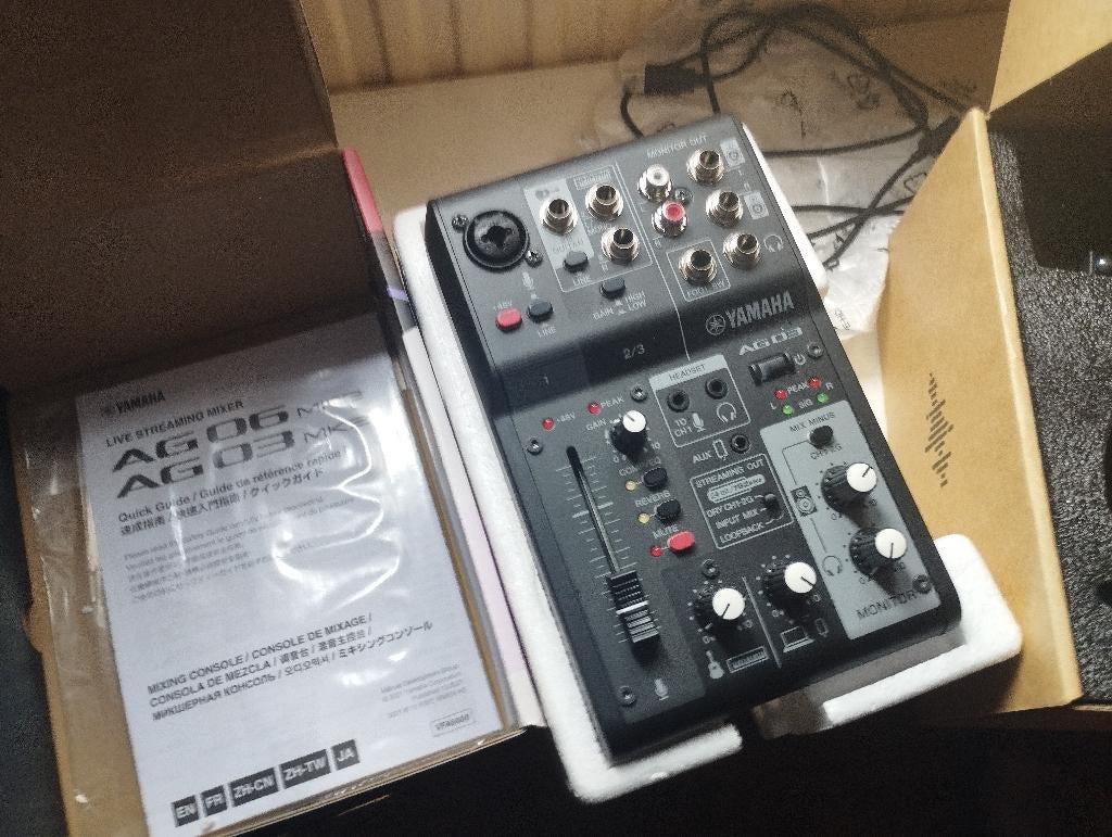 Table de Mixage Yamaha AG03 Mk2, Enlèvement, Comme neuf, Moins de 5 canaux, Entrée micro
