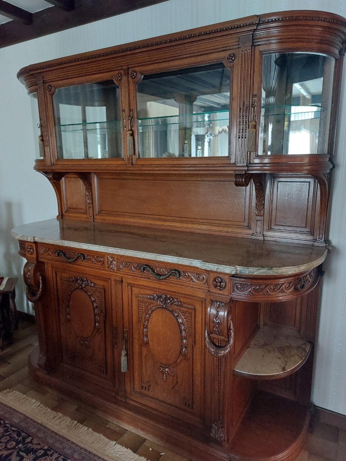 Antieke vitrine kast, Ophalen