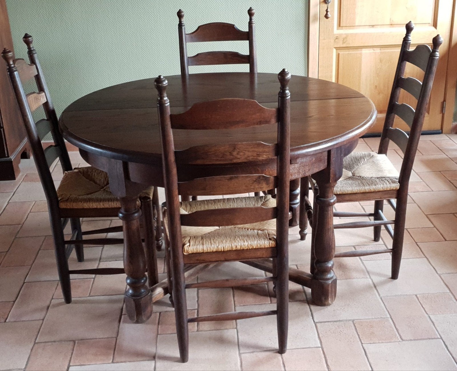 Eiken eettafel uitschuifbaar rond/ovaal + 6 stoelen (riet), Enlèvement, Utilisé, Landelijke en rustieke stijl, 4 à 6 chaises