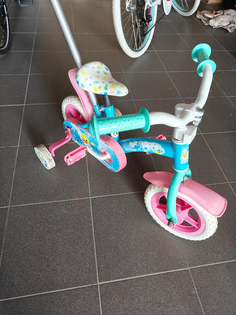 Kinderfiets babyshark, Fietsen en Brommers, Ophalen, Terugtraprem, Zijwieltjes, Gebruikt
