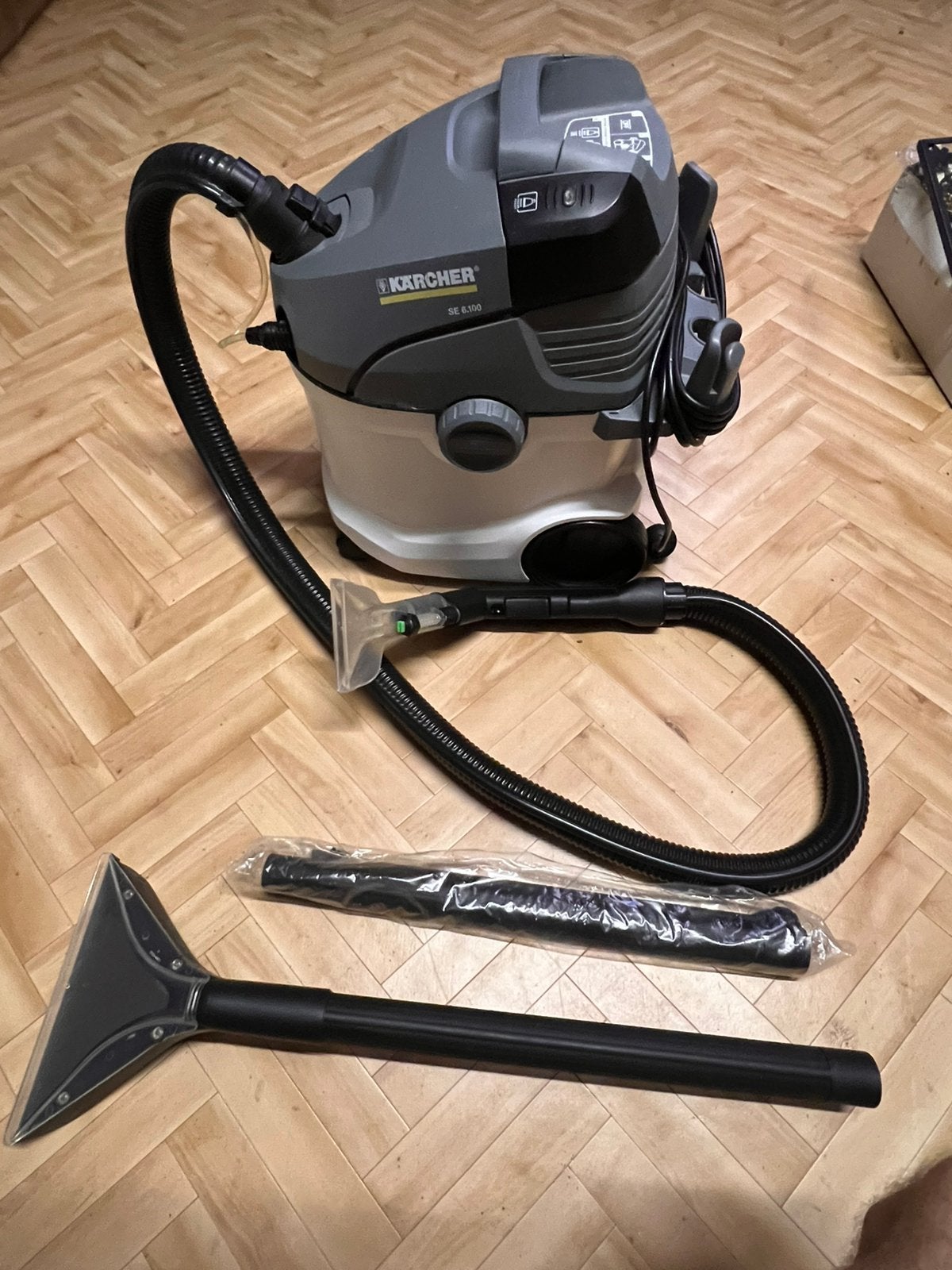 Karcher SE 6100 tapijtreiniger, Elektronische apparatuur, Verzenden, Zo goed als nieuw