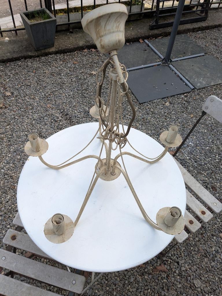 Petit lustre, Ophalen, Metaal