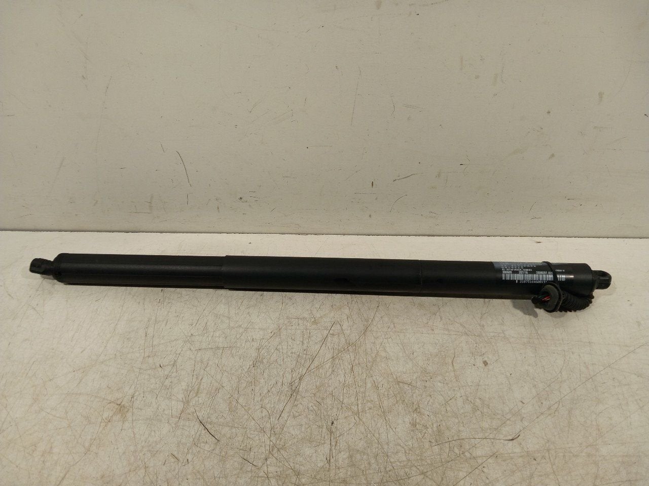 Gasdrukveer links achter BMW 2 serie, Onderdelen@venauto.nl, Van der Ven Autorecycling B.V., Gebruikt, Ettenseweg 76, 4706 PB Roosendaal, The Netherlands