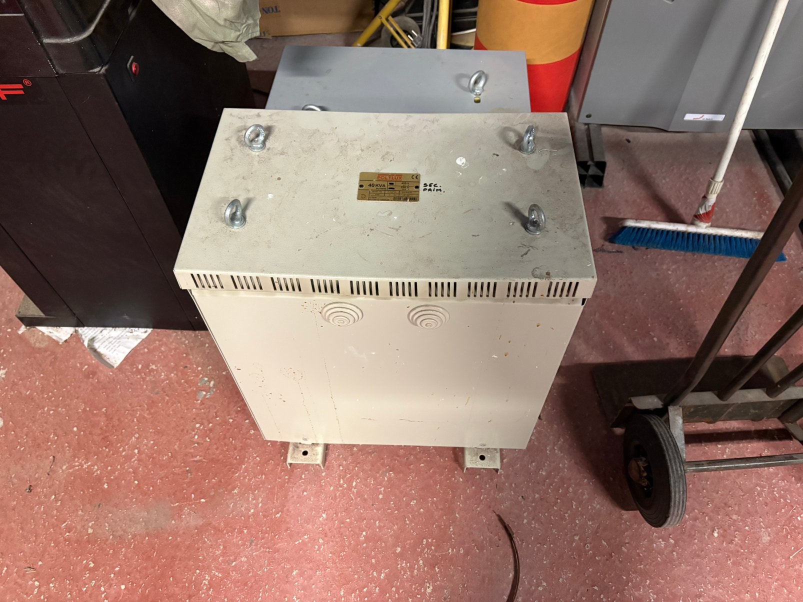 Polylux AUTW40 40 kVA transformator 400V / 230V, Doe-het-zelf en Bouw, Ophalen, Zo goed als nieuw