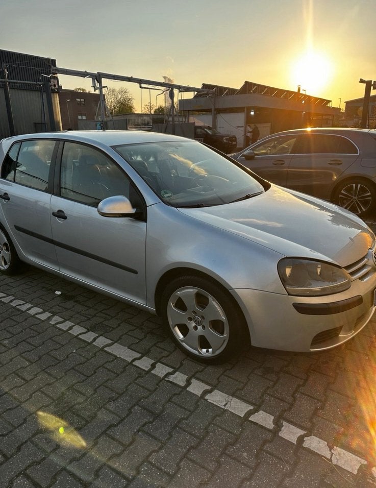 Volkswagen Golf 5 avec des options uniques, Argent ou Gris, Achat, Boîte manuelle, 5 portes