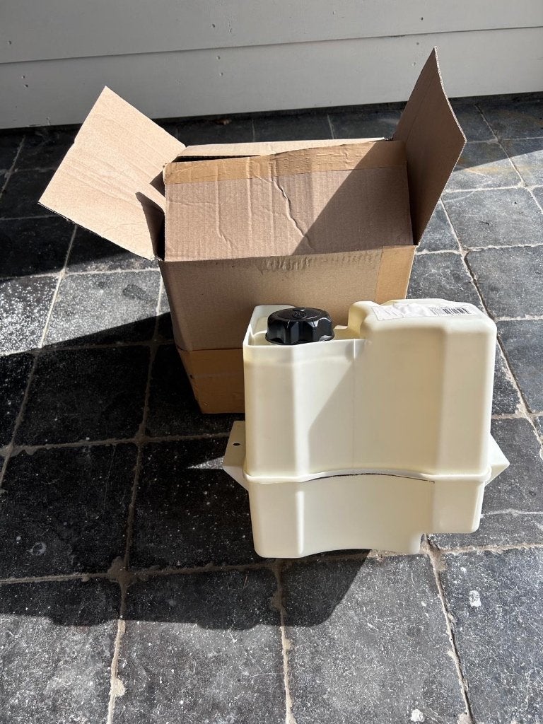 Benzinetank husqvarna zitmaaier, Tuin en Terras, Ophalen, Nieuw, Husqvarna