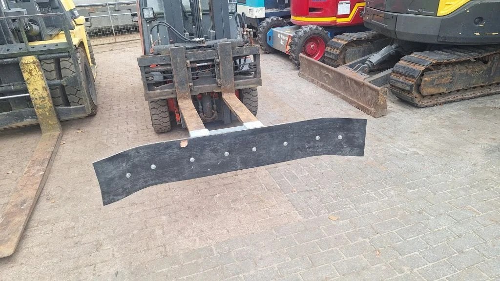 sneeuwschuiver 170 cm met lepelinsteek voor lepels tot max 1