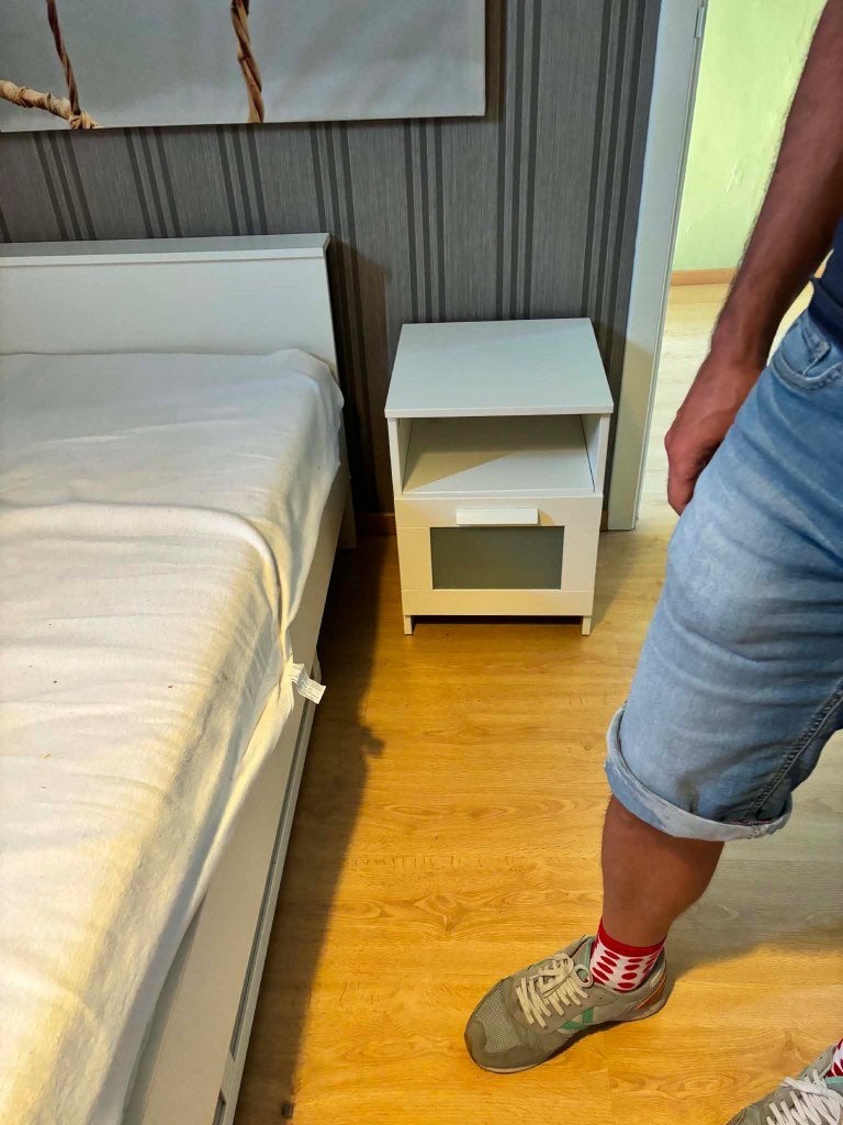 Brimnes nachtkastje wit, Ophalen, Zo goed als nieuw, Minder dan 55 cm