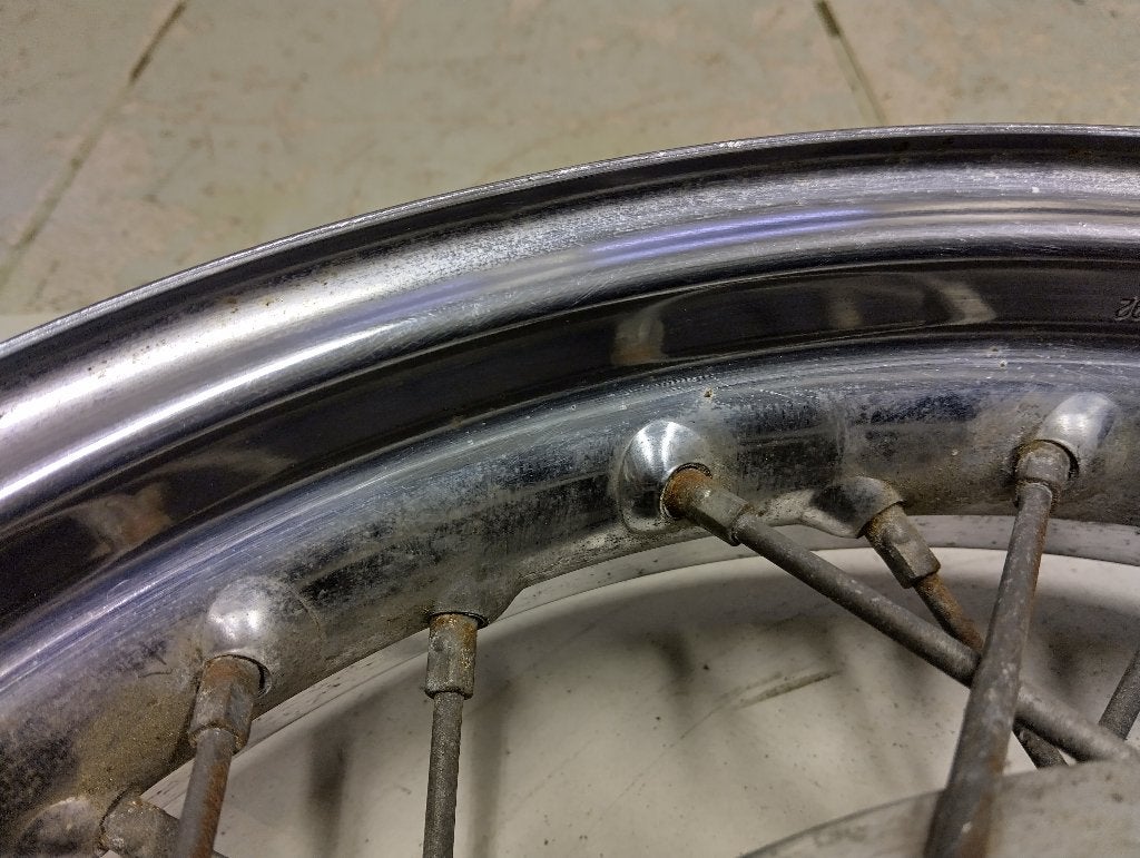 suzuki savage 650 achterwiel velg  1 spaak gebroken, Motos, Enlèvement ou Envoi, Utilisé