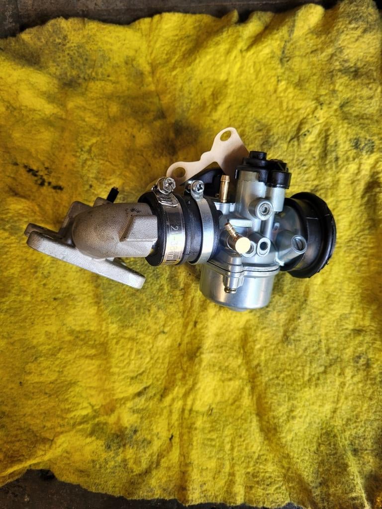 Carbu 17.5 et pipe peugeot 2T, Fietsen en Brommers, Ophalen of Verzenden, Carburateur, Peugeot
