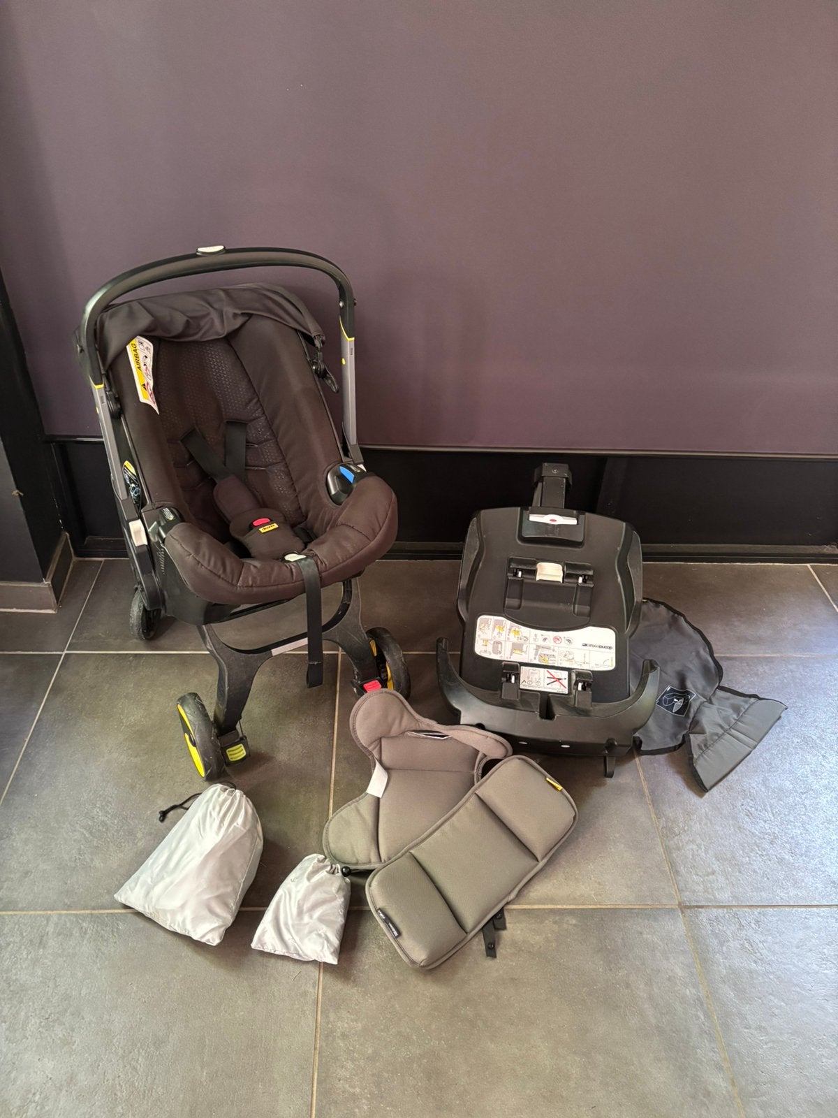 Doona+ met ISOFIX Base en accessoires, Kinderen en Baby's, Ophalen of Verzenden, Gebruikt