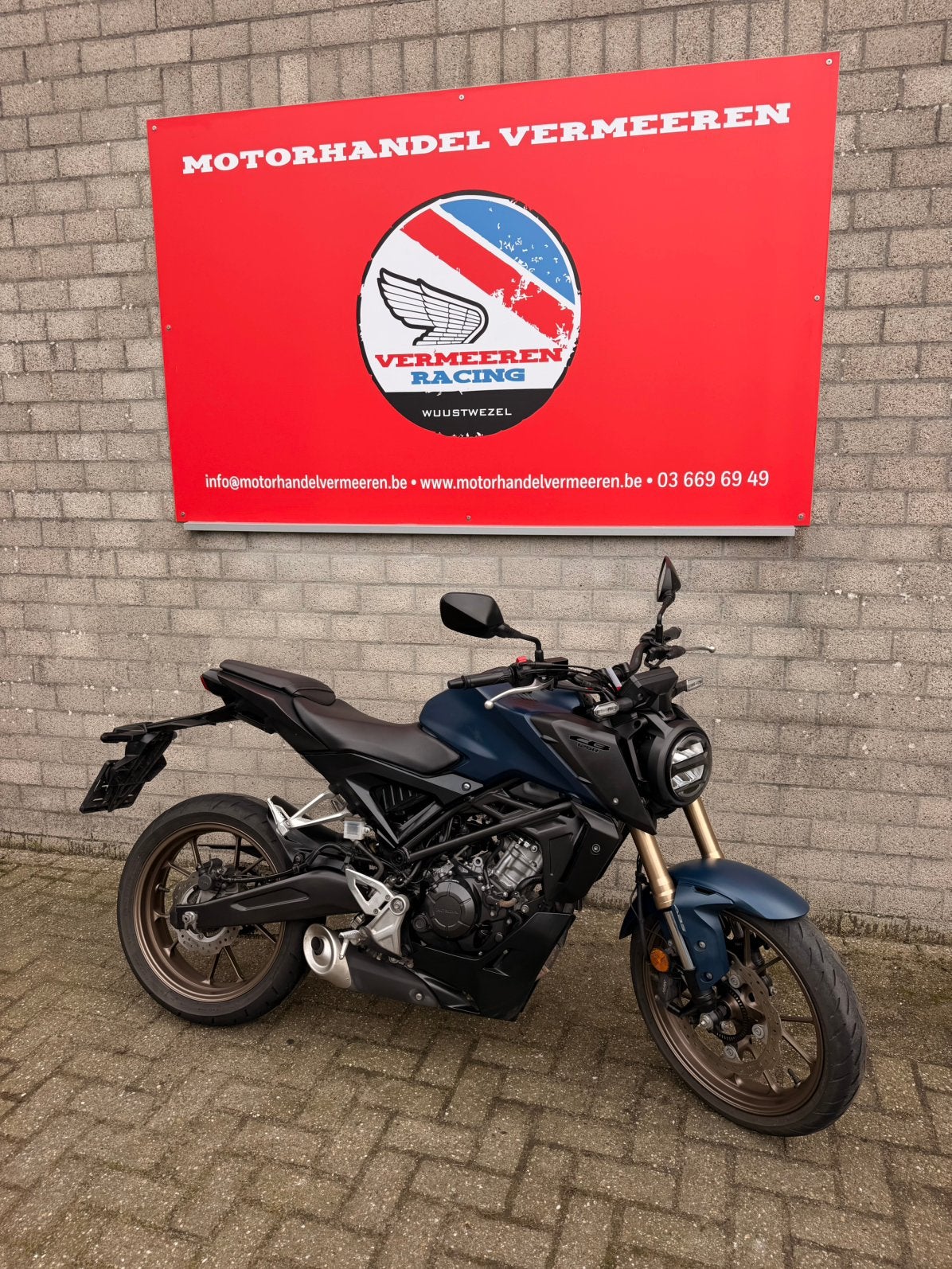Honda CB125R, Bedrijf, 11 kW of minder, 1 cilinder, Naked bike