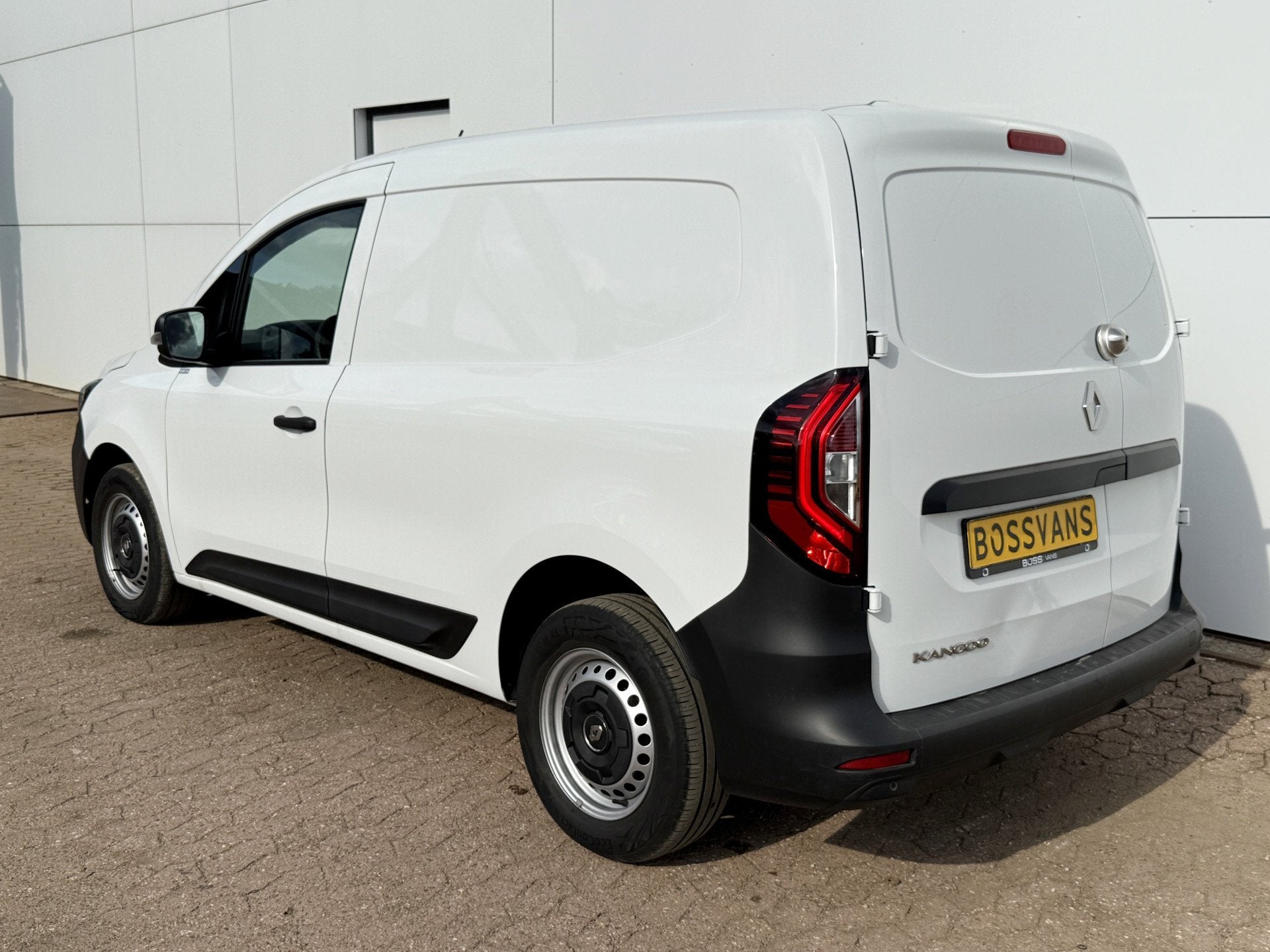 Renault Kangoo E-Tech 45kWh 122PK Elektrisch L1 300km WLTP 9, 45 kWh, Gebruikt, Zwart, Renault