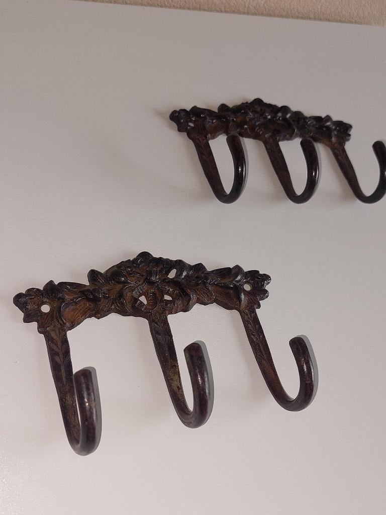 Set van 2 Vintage Gietijzeren Wandkapstokken – Bloemmotief, Enlèvement, Utilisé, Métal, Portemanteau mural