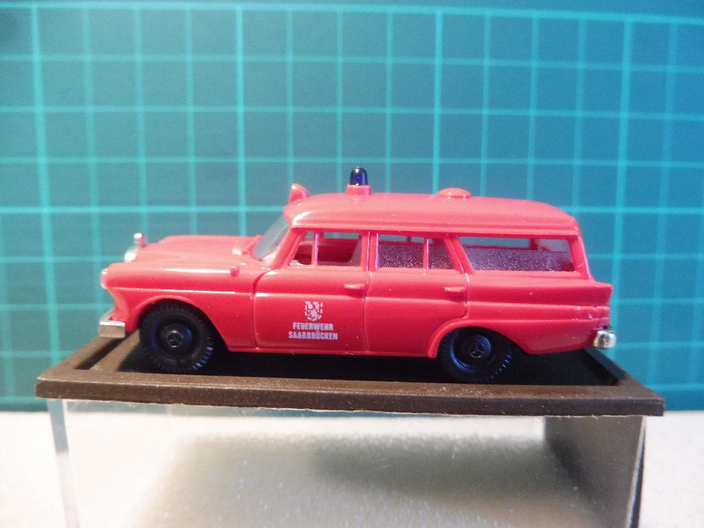 1:87 Brekina Mercedes 190 Kombi W110 Brandweer Saarbrücken, Hobby en Vrije tijd, Modelauto's | 1:87, Ophalen of Verzenden, Zo goed als nieuw