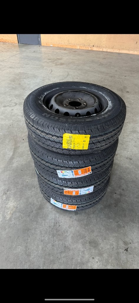 pneus + jantes neufs 225/65/16 Renault Master - Opel Movano, Autos : Pièces & Accessoires, Neuf, Pneus et Jantes, 4 Saisons, 16 pouces