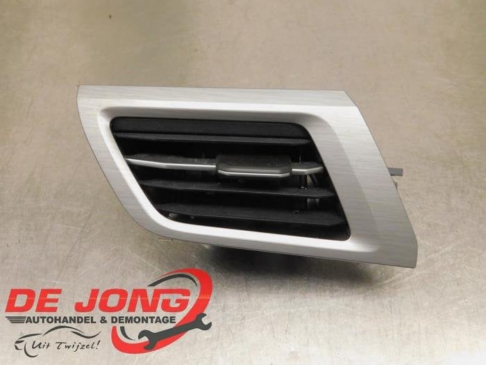 Grille aération tableau de bord d'un Volkswagen Multivan T7, Volkswagen, -, 3 mois de garantie, Utilisé