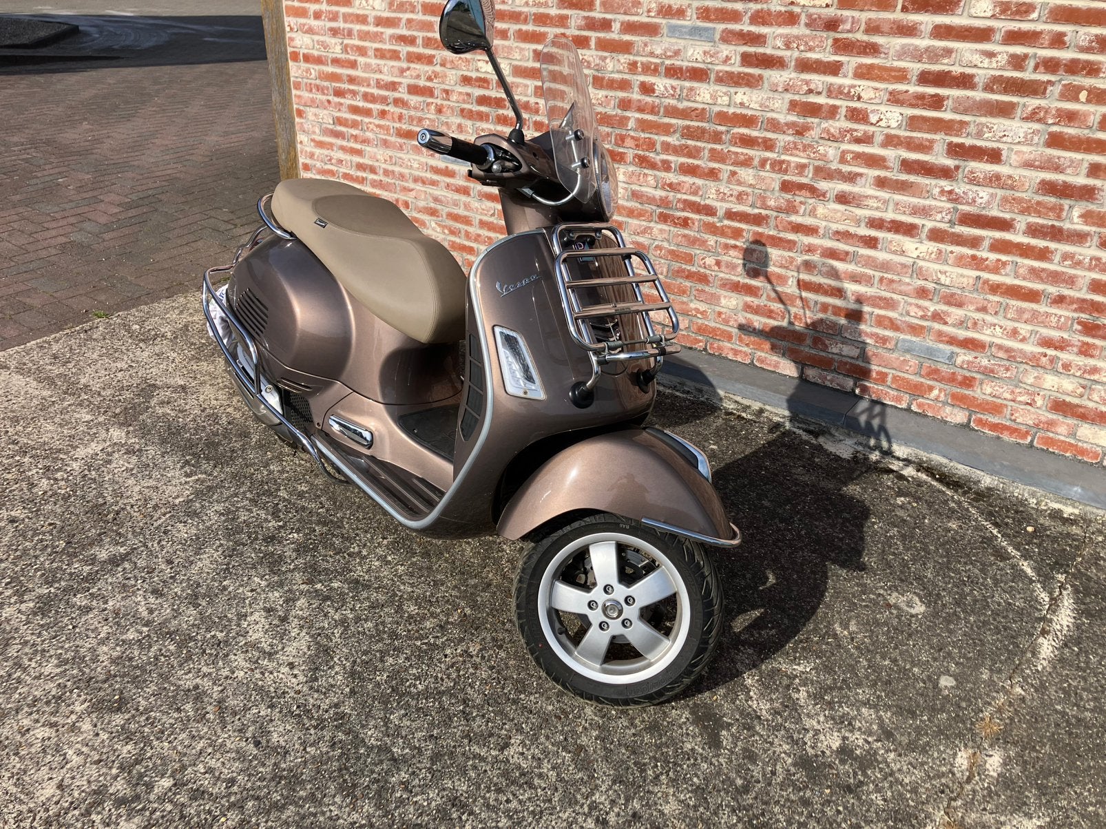 vespa 125 cc gts, Fietsen en Brommers, Ophalen of Verzenden, Zo goed als nieuw