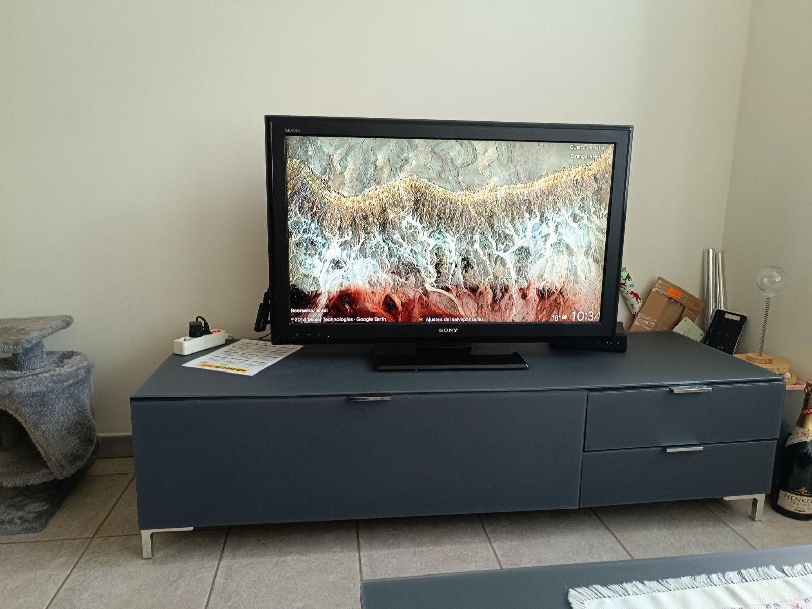 Tv-meubel en salontafel (gratis) + TV (30 euro), Enlèvement ou Envoi
