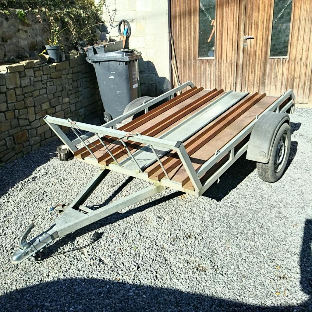 Motoraanhangwagen - bromfiets - fiets, Auto diversen, Aanhangers en Bagagewagens, Ophalen, Zo goed als nieuw