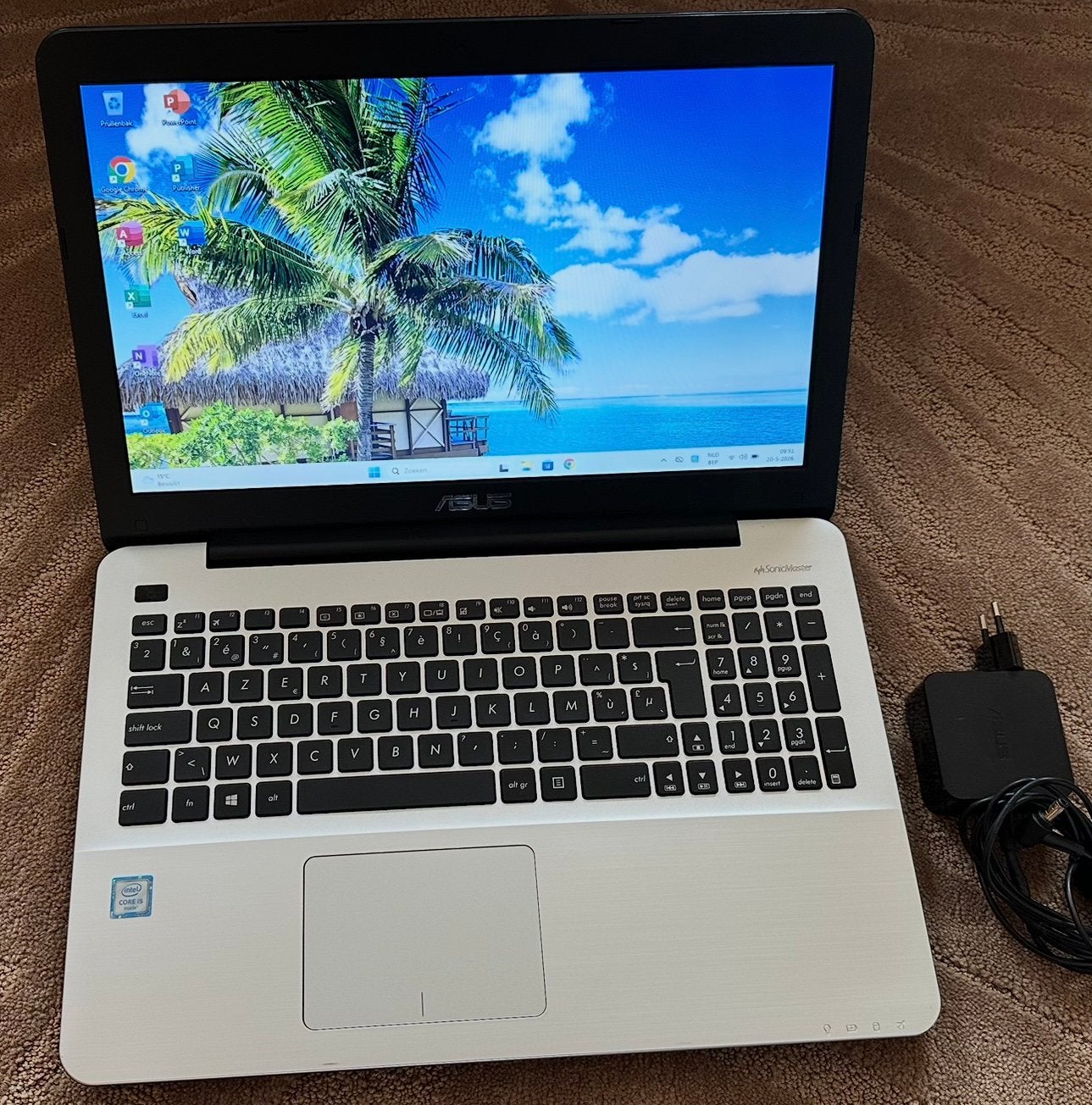 Mooie 15.6”Asus/ i5-procesor/8gb ram/128gb ssd/Win 11/, Computers en Software, Laptop-opladers, Ophalen, Zo goed als nieuw