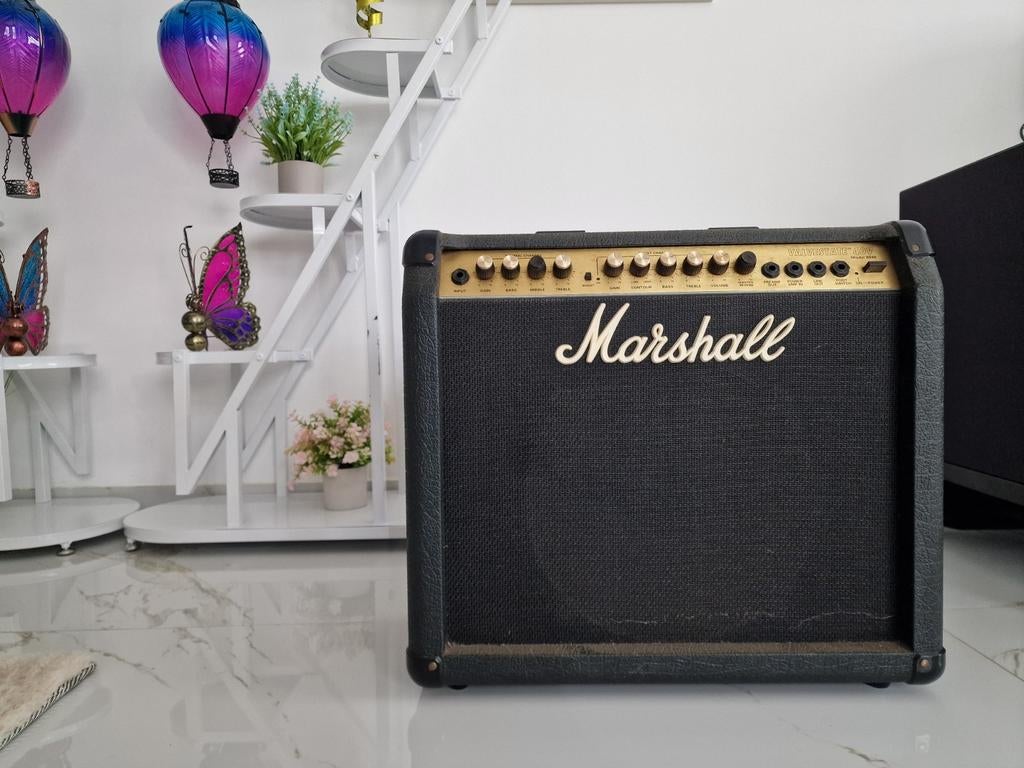 Marshall versterker in goede staat voor meer info chat aub, Muziek en Instrumenten, Versterkers | Bas en Gitaar, Ophalen
