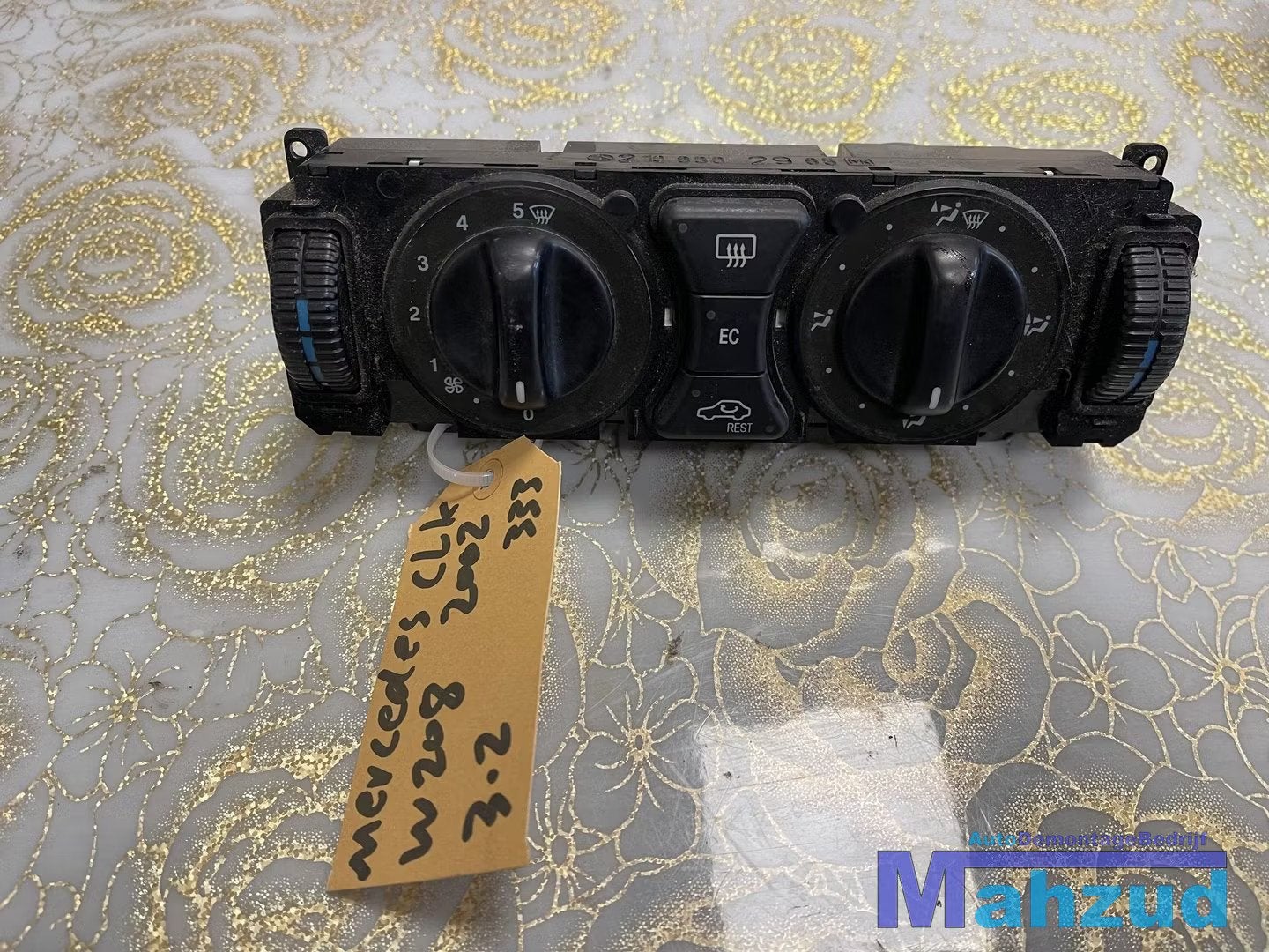 MERCEDES SLK CLK W208 Kachel bedieningspaneel 2108302985, Auto-onderdelen, Gebruikt, Mercedes-Benz AG, Mercedes-Benz, Mercedesstrasse 120
70372  Stuttgart, DE