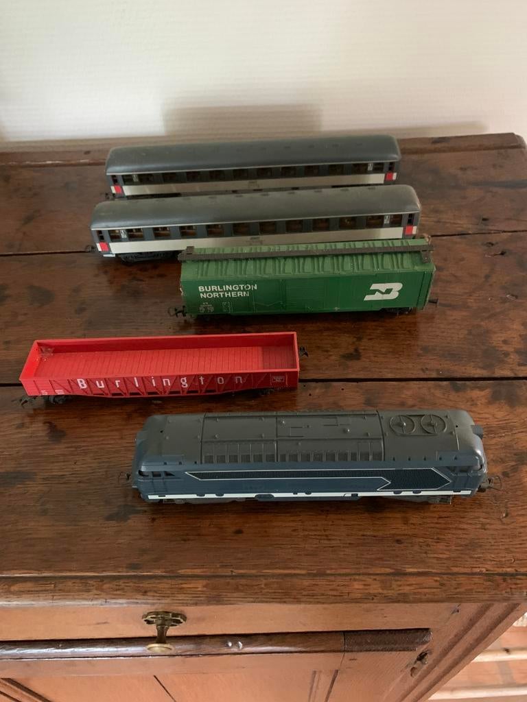 SNCF 67001 locomotief en 4 wagons LIMA, Ophalen of Verzenden, Zo goed als nieuw, Locomotief, Lima